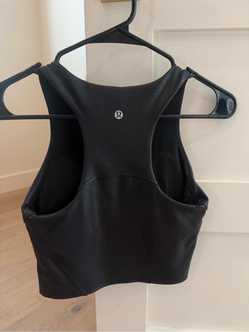 Lululemon Black Racerback Cropped Tank Top Size 4 - Metallic Black - Picture 3 of 3